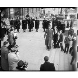 Le général de Gaulle, président du GPRF (gouvernement provisoire de la République française), arrive à l'hôtel de ville de Limoges.