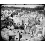 Vue en plongée sur une partie des ruines du village martyr d'Oradour-sur-Glane.