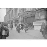 Arrivée de prisonniers de guerre libérés au centre d'accueil de la gare d'Orsay.