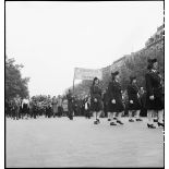 Cortège d'une délégation d'une association d'internés et de déportés politiques.