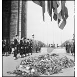 Piquet d'honneur autour de la tombe du Soldat inconnu.