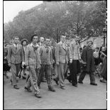 Cortège d'une délégation d'une association d'internés et de déportés politiques.