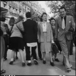 La foule sur les Champs-Elysées et les artères adjacentes.