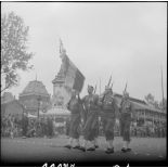 Place de la République. Défilé du drapeau et de la garde du 4e bataillon de l'École spéciale militaire de Saint-Cyr (sous réserve).