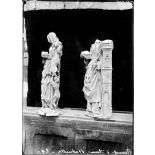 Deux statuettes. [légende d'origine]