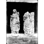 Deux statuettes. [légende d'origine]