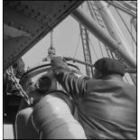 Préparatifs de mise à l'eau d'un scaphandre 