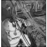 Préparatifs de mise à l'eau d'un scaphandre 