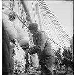 Préparatifs de mise à l'eau d'un scaphandre 
