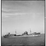 Vue tribord du pétrolier ravitailleur le Tarn.