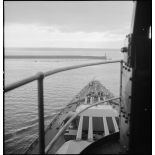 Plage avant du cuirassé Dunkerque avec les deux tourelles quadruples de canons de 330 mm.
