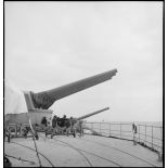 Tourelles quadruples de canons de 330 mm à bord du cuirassé Dunkerque.