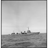 Tribord du torpilleur léger La Melpomène à la mer.