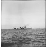 Tribord du torpilleur léger Bouclier à la mer.