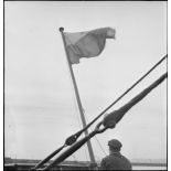 Pavillon polonais sur le paquebot SS Warszawa dans le port de Marseille.