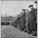 Soldats réfugiés polonais rassemblés au camp de Carpiagne.