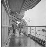 Chasseurs alpins sur le pont promenade du paquebot transport de troupes le Ville d'Alger.