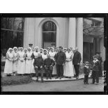 Ambulance néerlandaise du Pré Catalan. Groupe de médecins et d'infirmières néerlandaises. [légende d'origine]