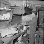 Scène de la vie quotidienne dans la casbah d'Alger.