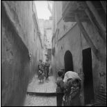 Patrouille dans la casbah d'Alger.