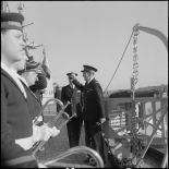 Arrivée à bord du Georges Leygues du vice-amiral d'escadre Auboyneau.