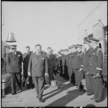 Monsieur Robert Lacoste passe en revue des officiers du Georges Leygues.