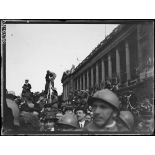Paris, Le défilé du 14 juillet 1919. La foule place de la Concorde. [légende d'origine]