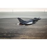 Un avion de chasse Rafale survole la Jordanie lors dun raid aérien en Irak.
