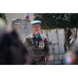 Le colonel Christophe de Ligniville du 1er régiment de hussards parachutistes (RHP) participe à une cérémonie à Deir Kifa, au Sud-Liban.