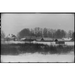 Les isbas d'un village occupé par les éléments du Schwere Panzerjägerabteilugn 519.