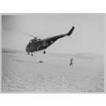 DZ [Drop Zone ou Dropping Zone] de Tocqueville. Opération dans le Taglaït. [légende inscrite au dos de la photographie]