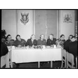 Table officielle d'un diner à Anvers lors de la visite de Charles Tillon à Anvers.