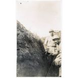 [Deux soldats dans une tranchée].