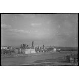 Ljudjnowo - Rhew. [Une ville au bord d'un fleuve]. [Description en cours]
