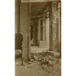 Verneuil le 17 décembre 1916. Obus de 105 ayant traversé le château de part en part et éclaté dans le salon. Les décombres, vue prise de la pièce voisine. [légende d'origine]
