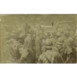 PC du colonel cote 120. Mai 1917. Arrivée des prisonniers vers le PC. Attaque de la ferme de Menejan. [légende d'origine]