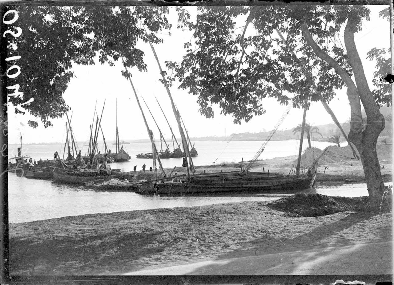 ImagesDéfense Ismaïlia. Le lac Timsah. [légende d'origine]