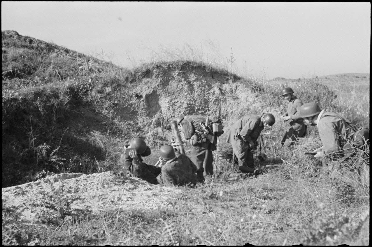 ImagesDéfense Manoeuvres d'une section parachutiste de mortier d