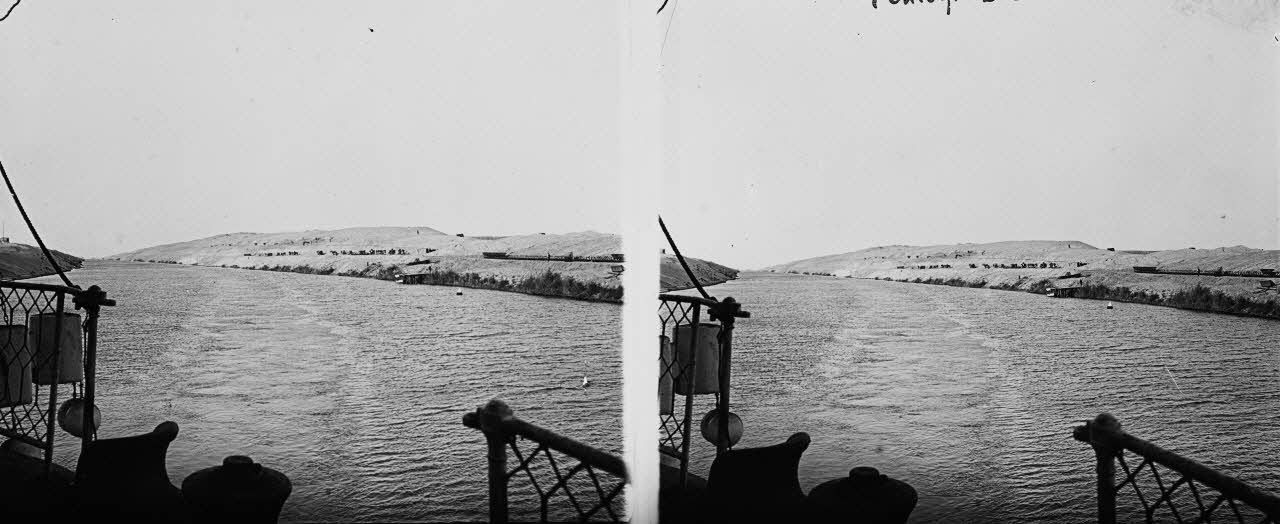 ImagesDéfense 164. Travaux de déblaiements. On écrète les berges du