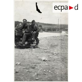 rr380 PHOTO TBE circa 1900 12x9cm deux hommes sur une balançoire