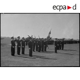 ImagesDéfense - Drapeau et sa garde sur la base aérienne 103 de ...