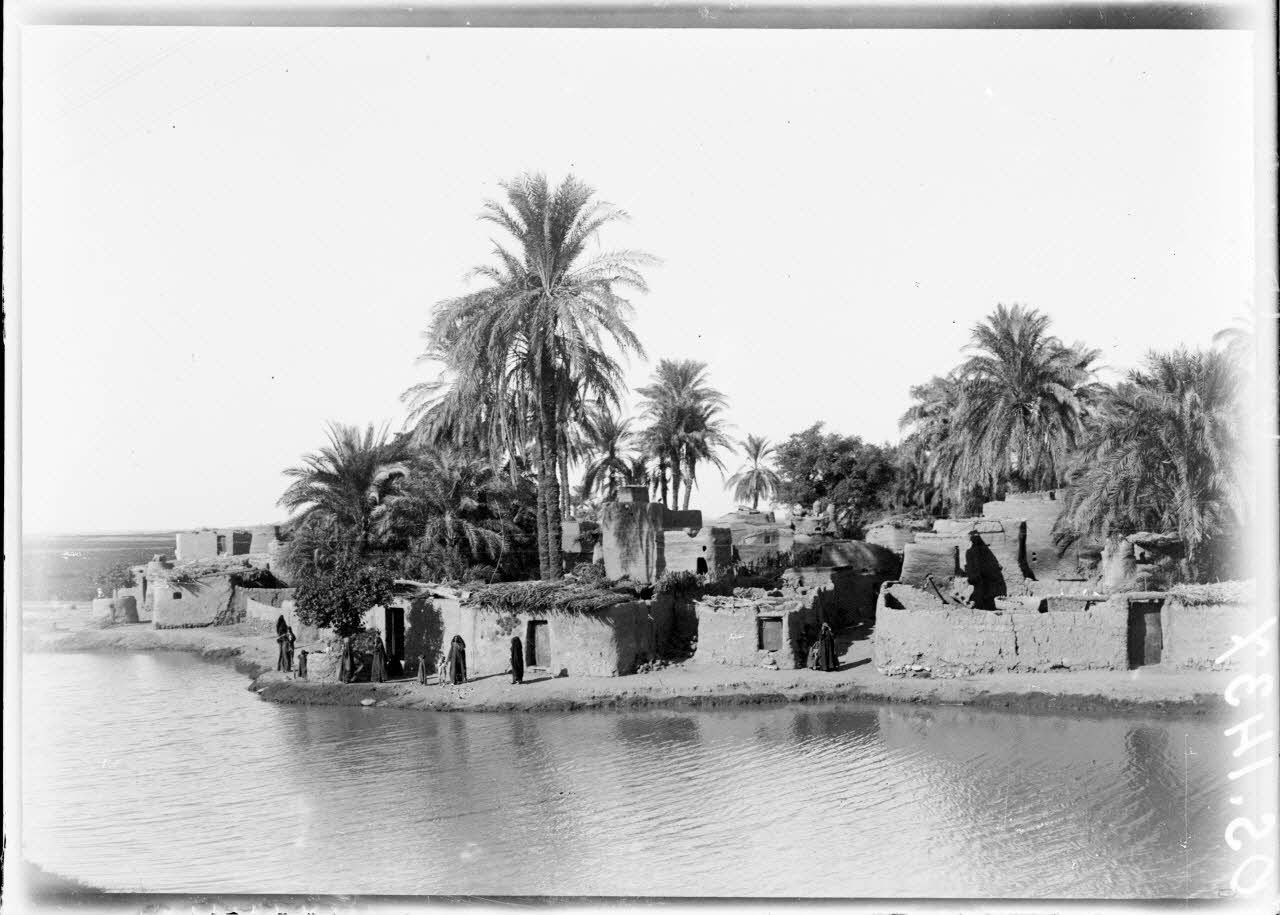 Haute Egypte. Village d'Oulad Amir. [légende d'origine]