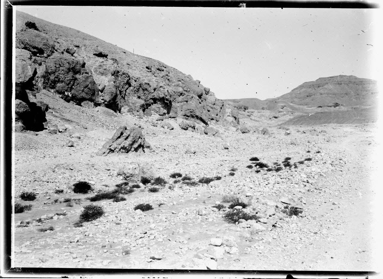 Thèbes. Egypte. La vallée des rois. [légende d'origine]