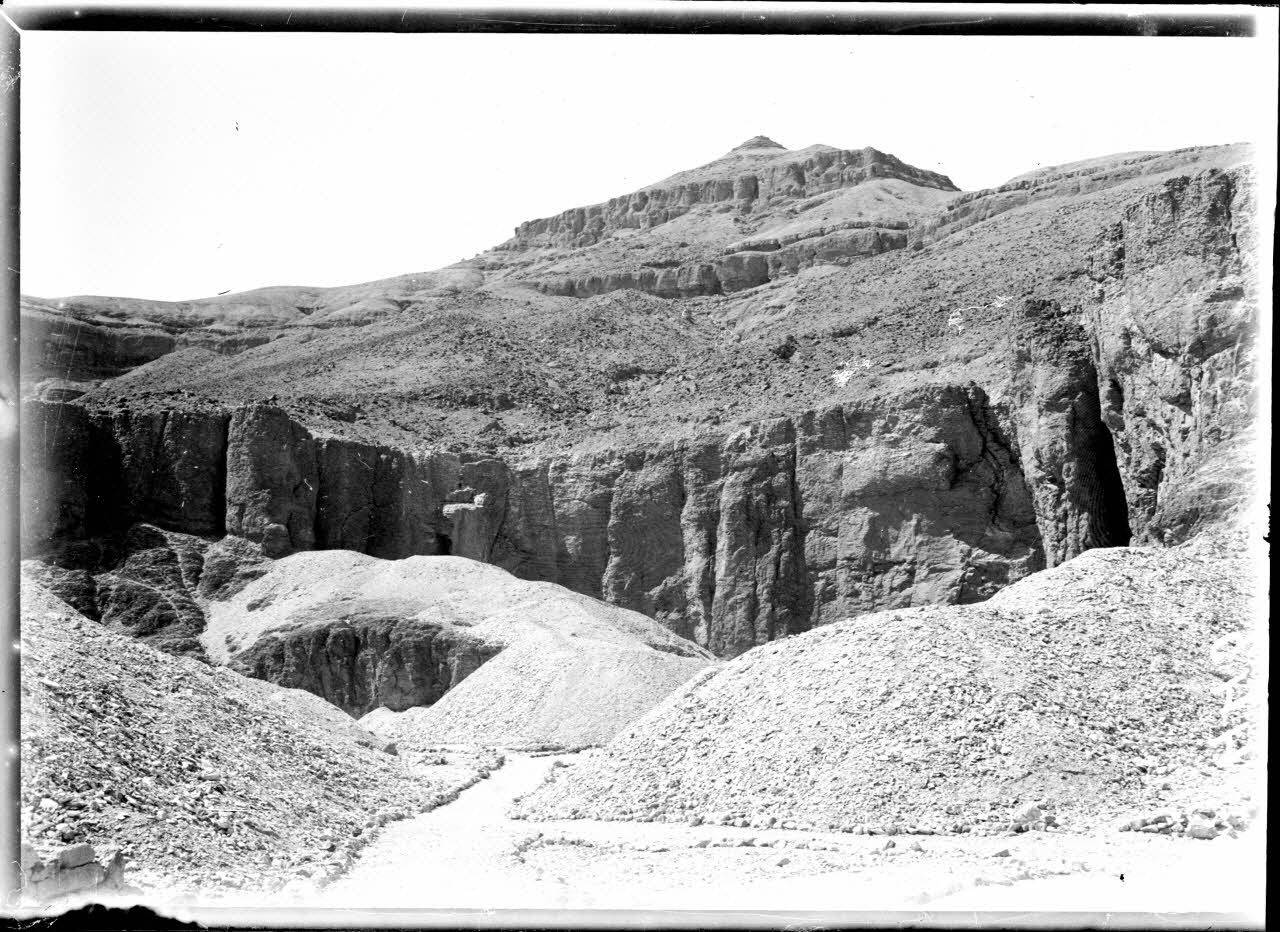 Thèbes. Egypte. La vallée des rois. [légende d'origine]