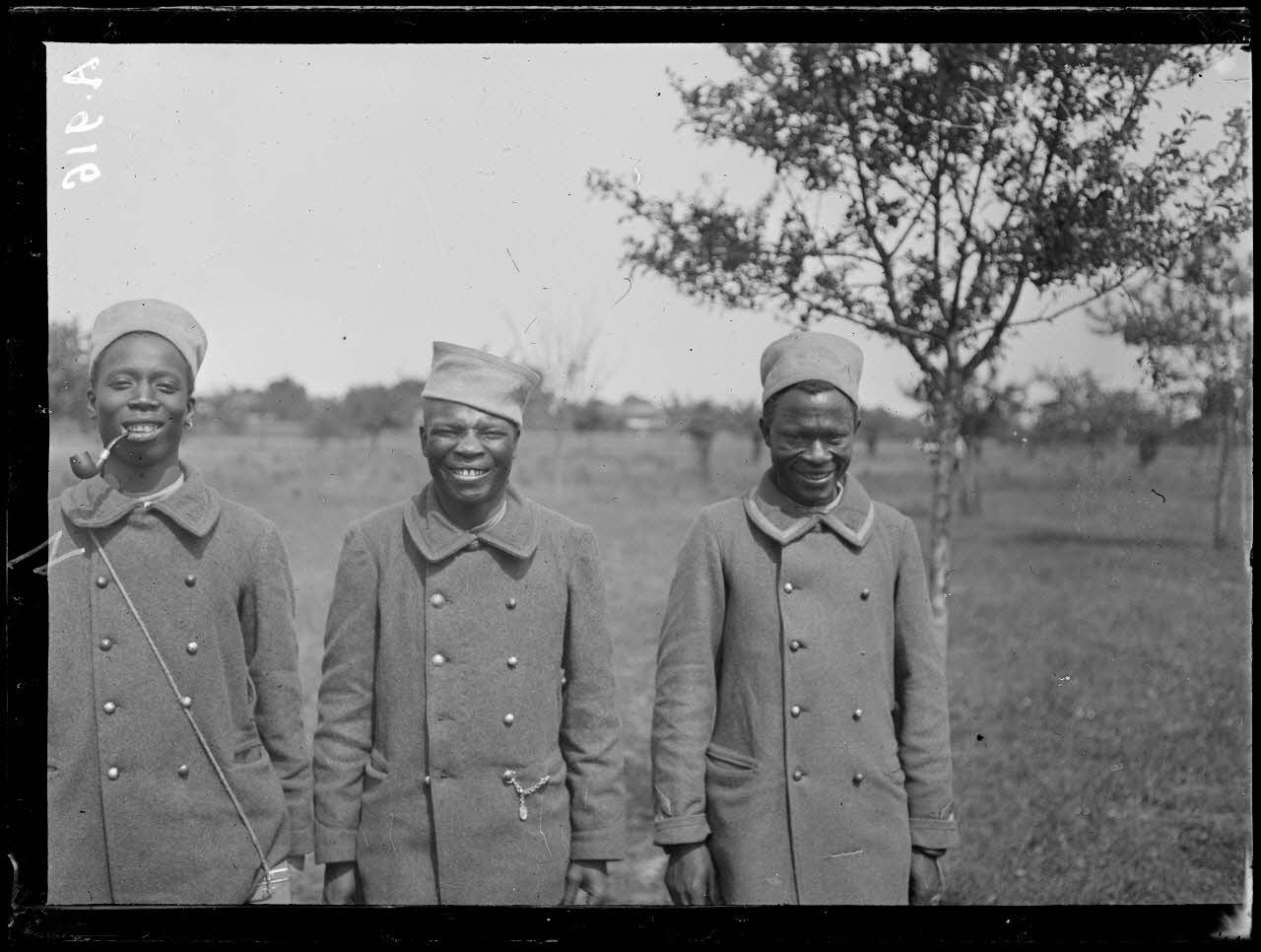 Bois d'Houssoy. Somme. Types de sénégalais. [légende d'origine]