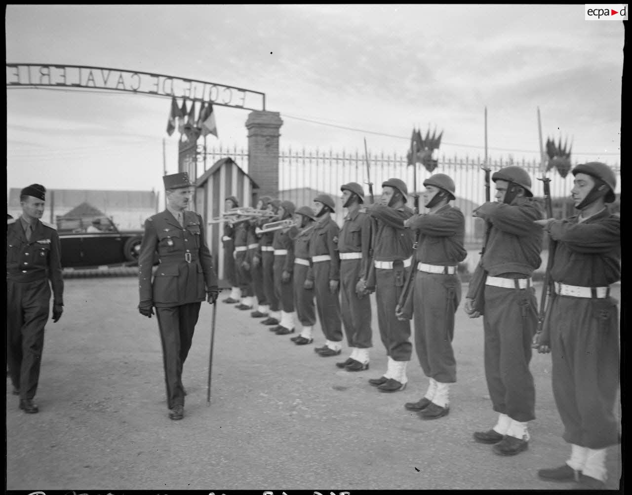 Visite du général Philippe Leclerc au centre Siroco de la Pérouse.