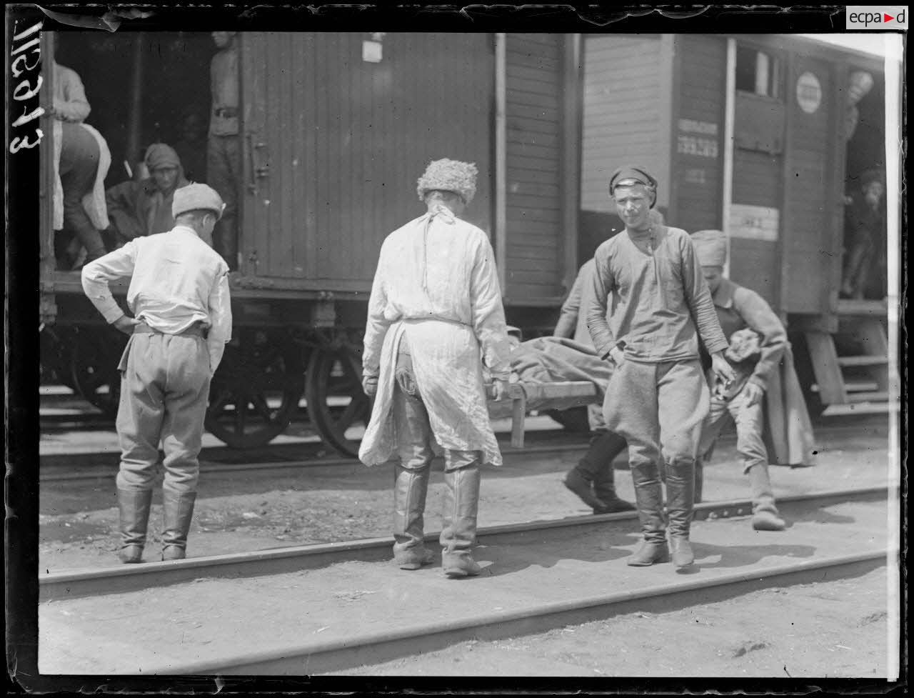 En Sibérie. Transport des Tchèques. [légende d'origine]