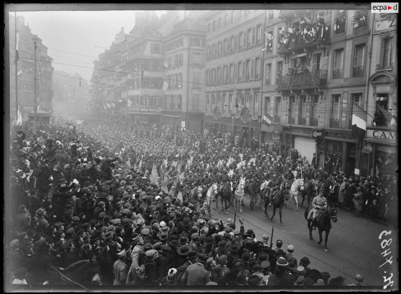 Strasbourg. Le 6e Hussard. [légende d'origine]