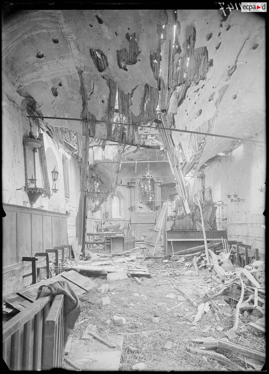 Intérieure de l'église de la Neuville près d'Amiens. [légende d'origine]