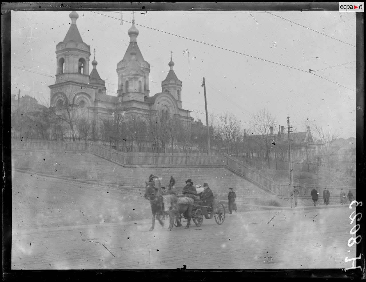 Vladivostok. Temple russe "Sobor". [légende d'origine]